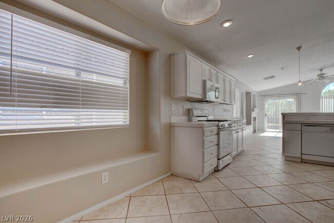 Building Photo - 1460 Dragon Rock Dr