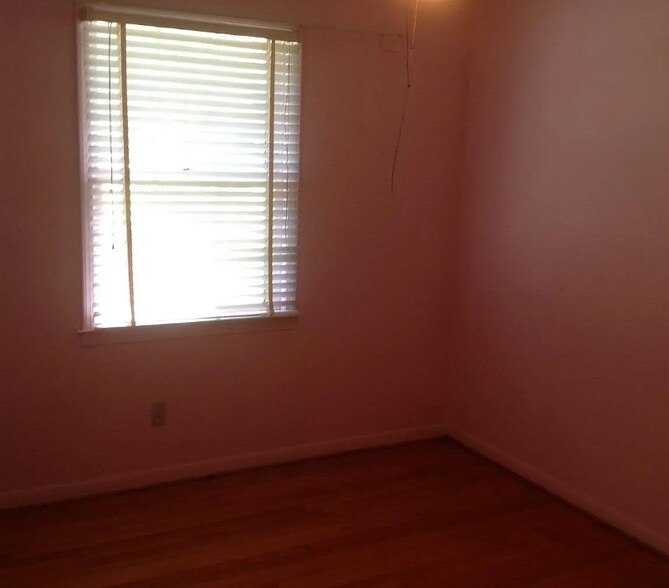 Building Photo - 612 Piney Woods Rd