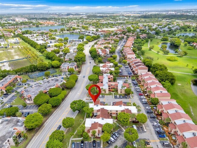 Building Photo - 341 W Park Dr