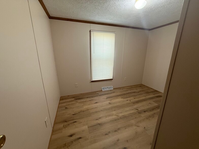 Building Photo - 145 Terri Dr