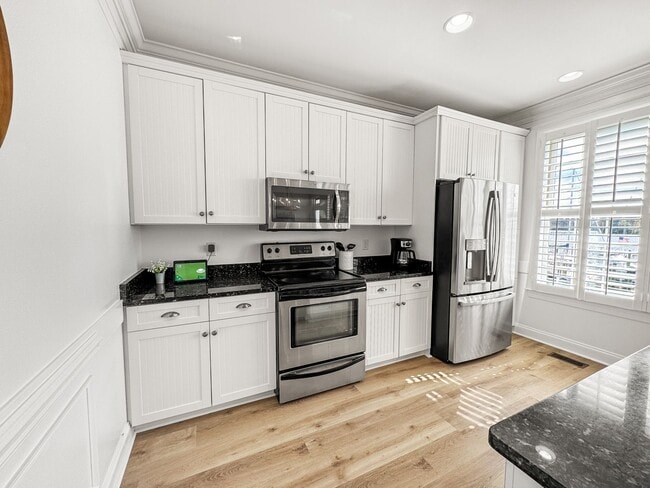 Building Photo - Fully Furnished Waterfront Elegance on Mai...