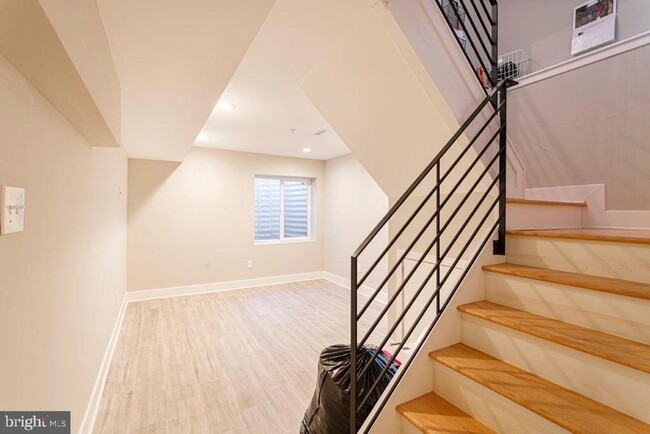 Building Photo - 603 Emily St