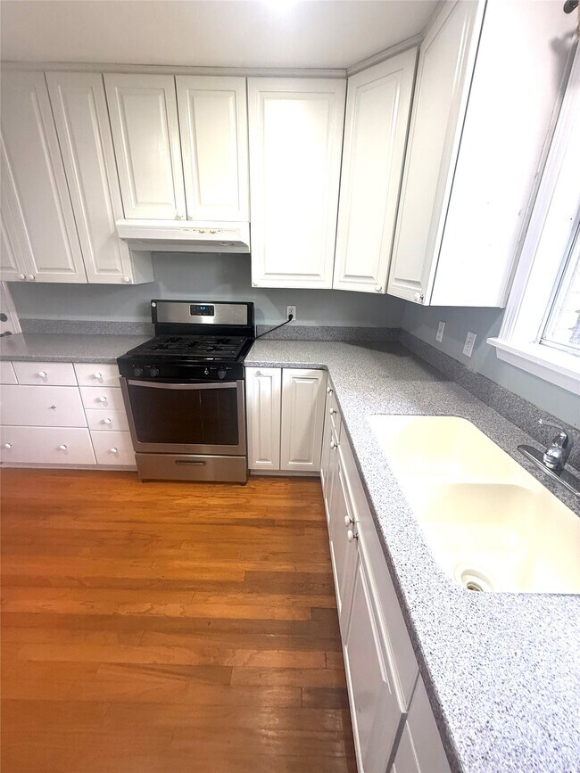 Building Photo - 12 Willow Ln