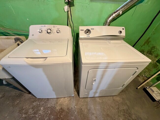 Building Photo - 226 Gross St