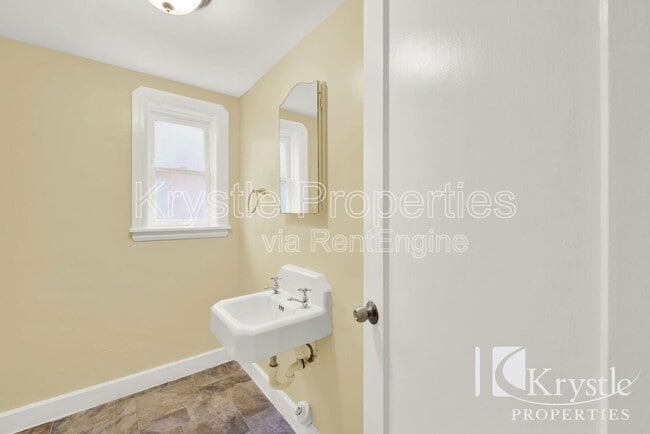 Building Photo - 1029 Sutter St