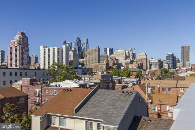 Building Photo - 712 S Sartain St