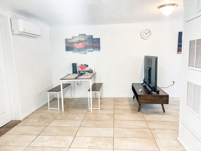 Primary Photo - 1376 W 600 S