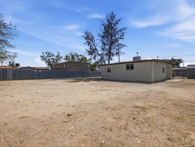 Building Photo - PRICE REDUCTION! – Cats and pets accepted!!