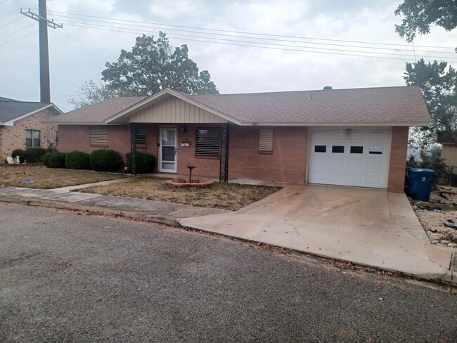 Primary Photo - 118 Village Dr