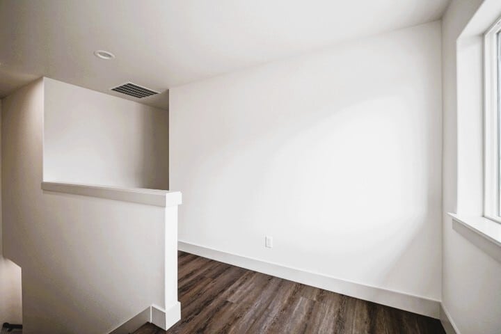 Building Photo - 1321 Oppek St NE