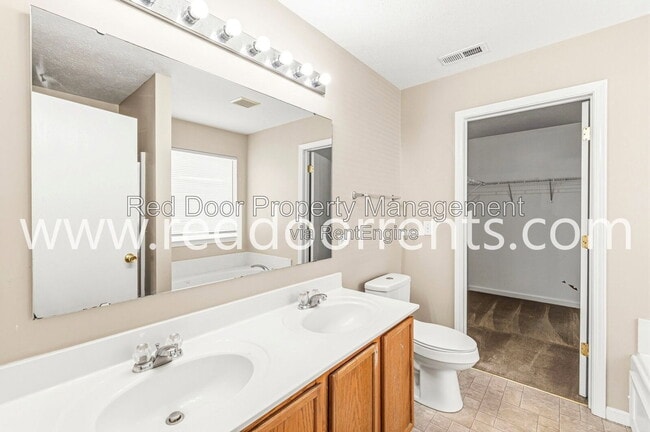 Building Photo - 12419 Deerview Dr