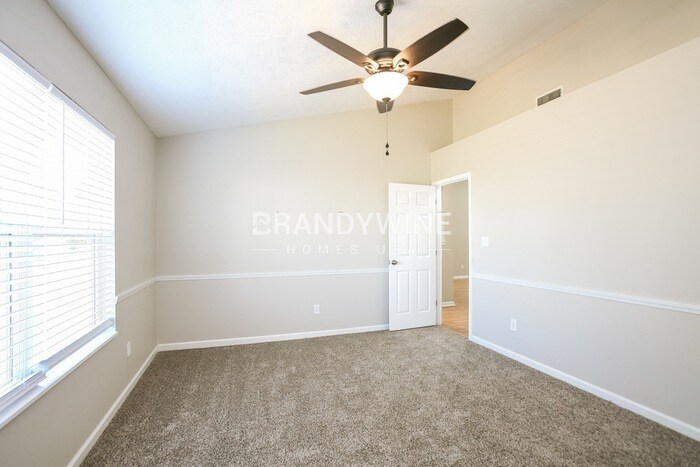 Building Photo - 3236 Weller Dr