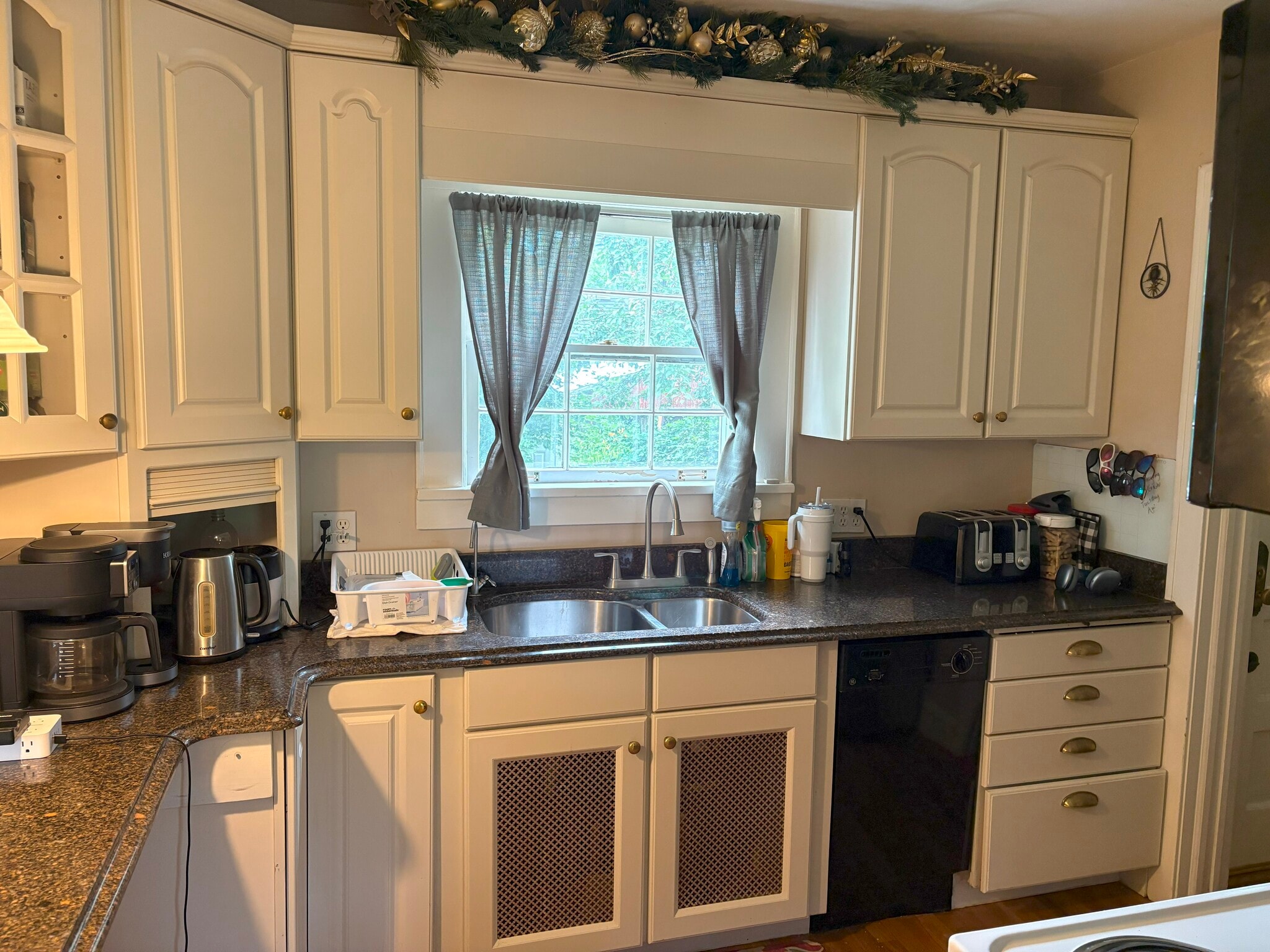 Kitchen - 1347 W Highland Pkwy