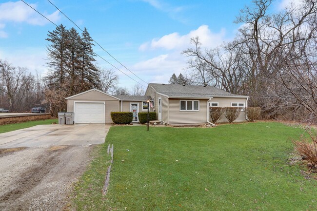 Building Photo - Charming 2BR/2BA Single Family Home!