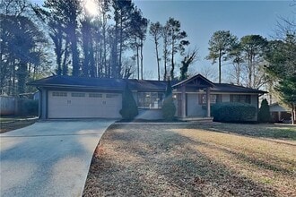 Building Photo - 4656 Lincoln Way SW