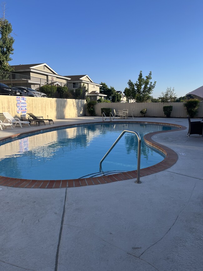 Pool with Hot Tub - 8731 Graves Ave