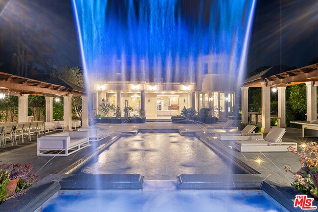 Building Photo - 718 N Rodeo Dr