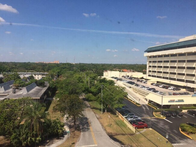 Building Photo - 9001 SW 77th Ave