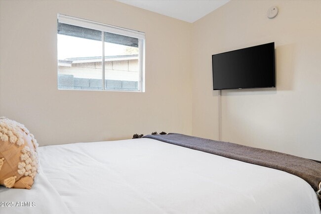 Building Photo - 2307 N 51st Pl