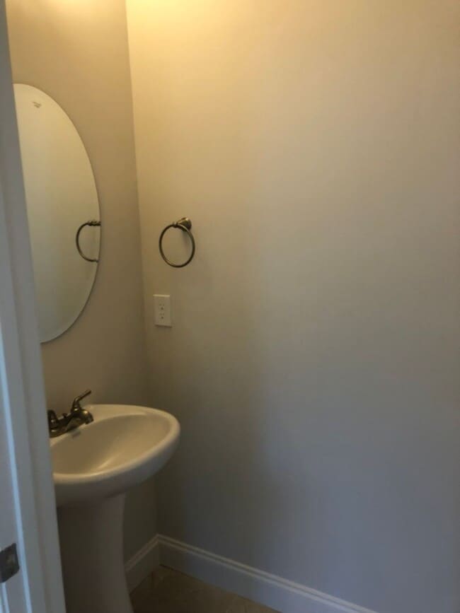 Building Photo - Greenville, 3BD/2.5, 1641SF