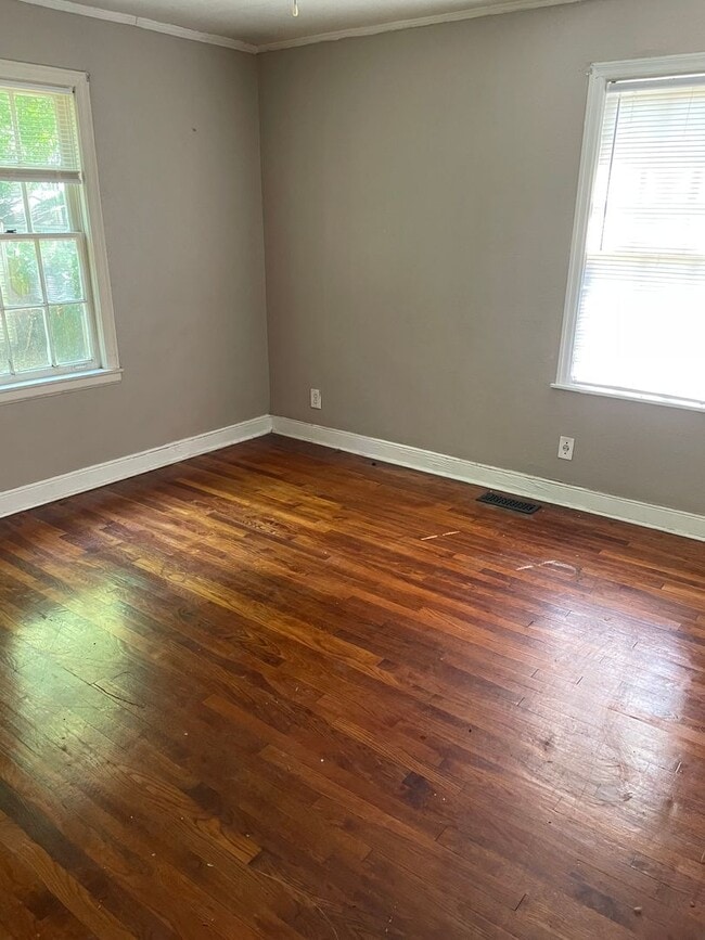 Building Photo - 2 bedroom 1 bath near Overton Square