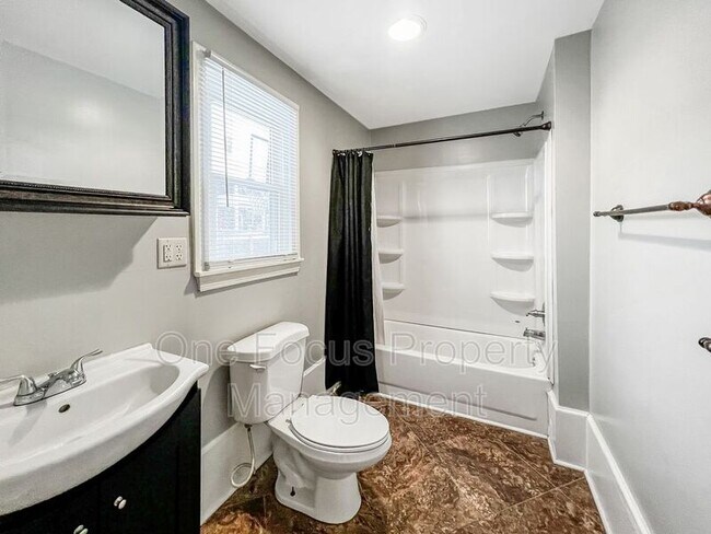 Building Photo - 688 1st Ave