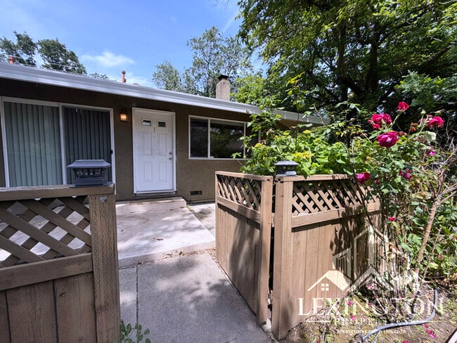Building Photo - Gorgeous, 2BD/1BA, Condo in the Villaggio Community off Madison Ave. and Auburn Blvd.!