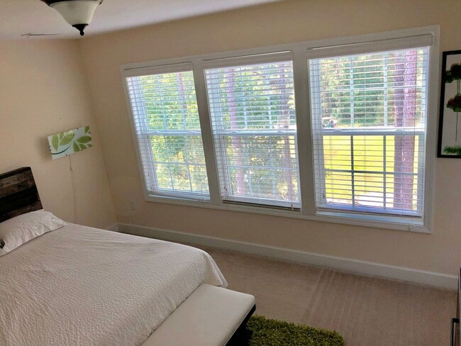 Building Photo - 108 Pine Hawk Dr