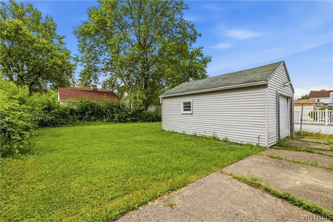 Building Photo - 171 Weston Ave