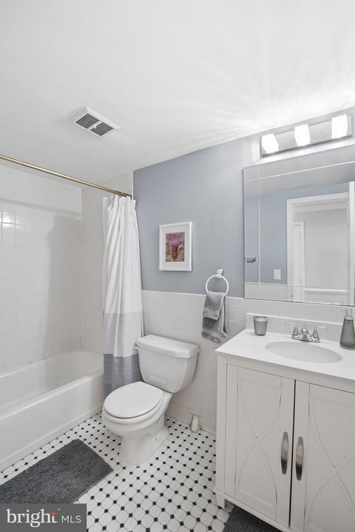 Building Photo - 14332 Cartwright Way