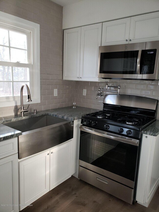 Building Photo - 5 Woodford Ln