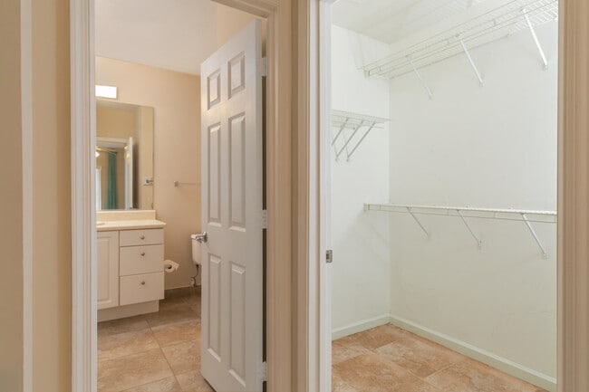 Building Photo - 5015 Fairways Cir