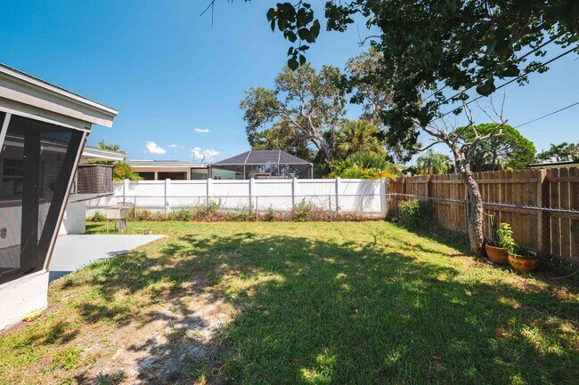 Building Photo - 2491 Coronado Way