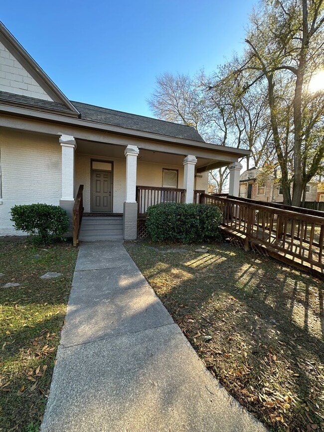 Building Photo - 722-726 S. Kennedy Ave.