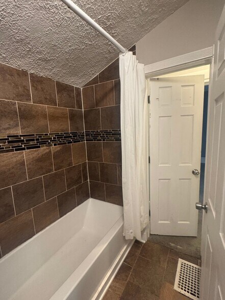 Building Photo - 360 Turner St