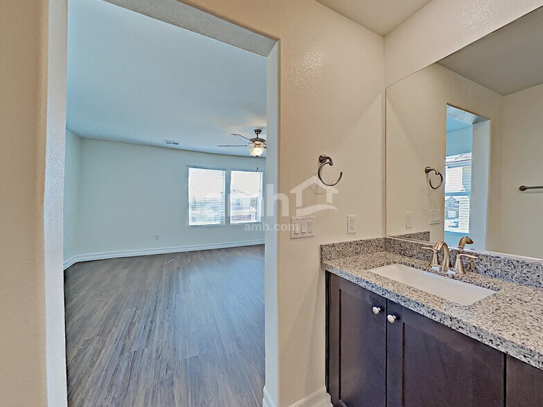 Building Photo - 5873 Petronius St