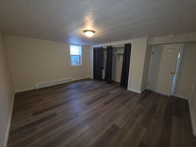 Building Photo - 4762 Greenfield Dr