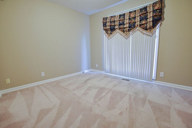 Building Photo - Pet Friendly Three Bedroom with Bonus!