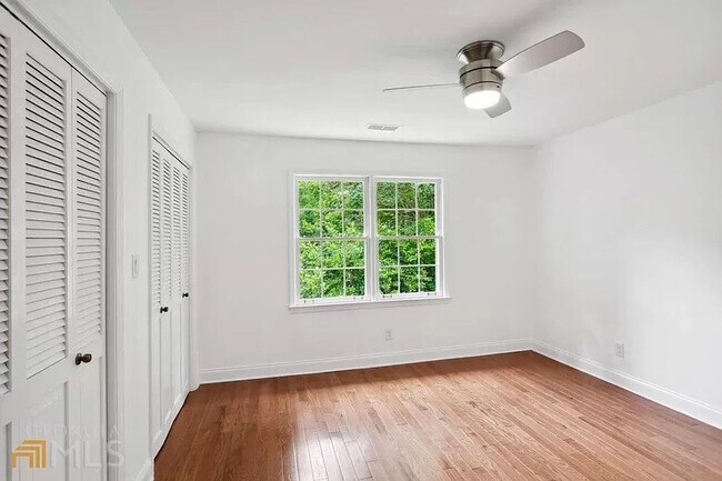 Building Photo - 1105 Clairemont Ave