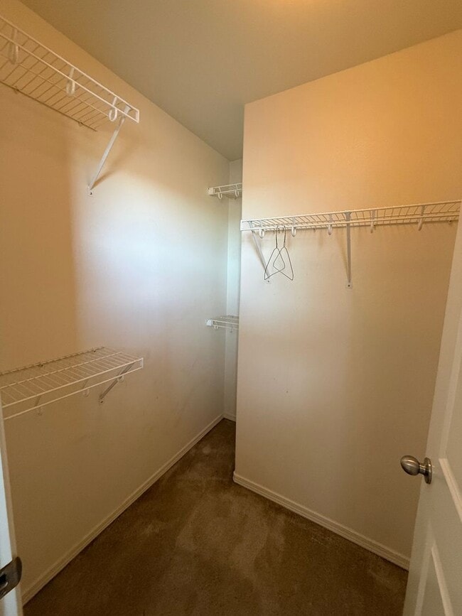 Building Photo - g434