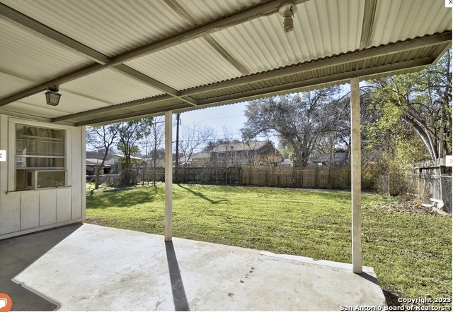 Large back yard with cover patio - 910 Morey Peak Dr