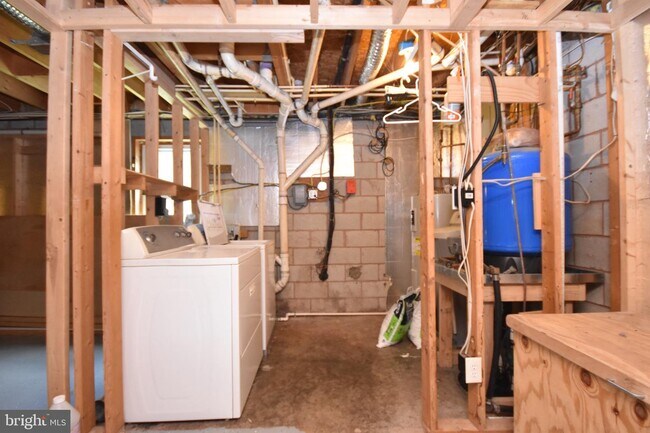 Building Photo - 12327 Elk Run Rd