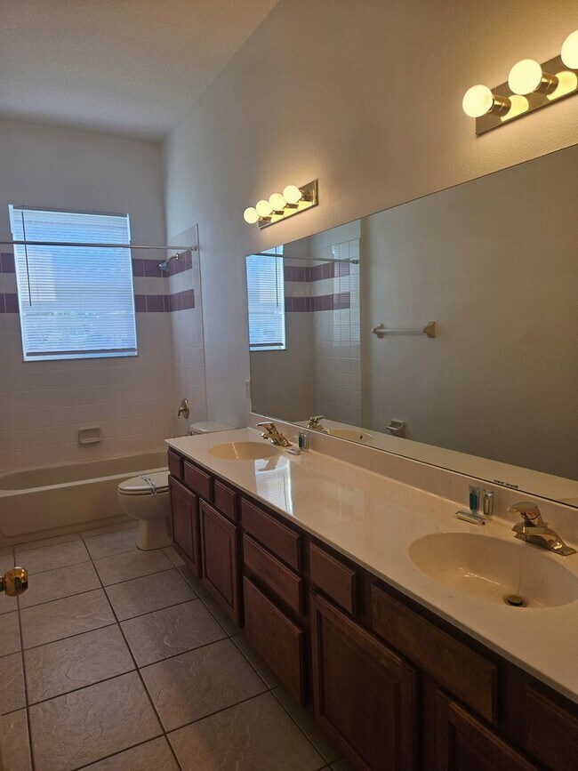 Building Photo - 4 BEDROOM 3 FULL BATH HOME WITH A SCREENED IN POOL IN THE BEAUTIFUL PALM COAST