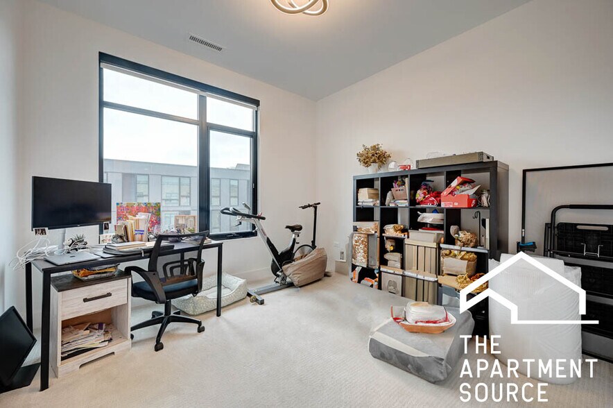 Building Photo - 1701 W Webster Ave