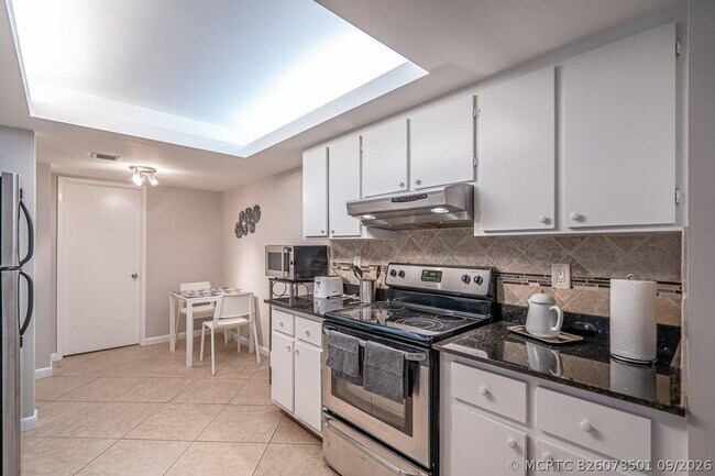 Building Photo - 500 Egret Cir