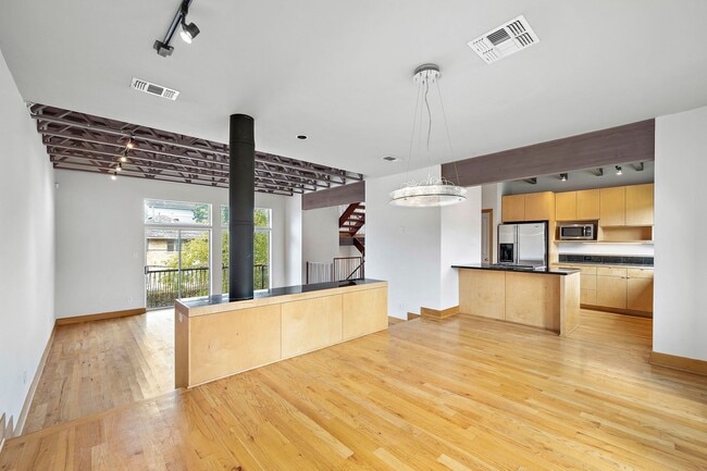 Building Photo - 1414 Rosewood St