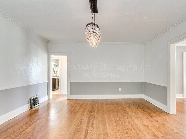 Building Photo - 2005 NW 18th St