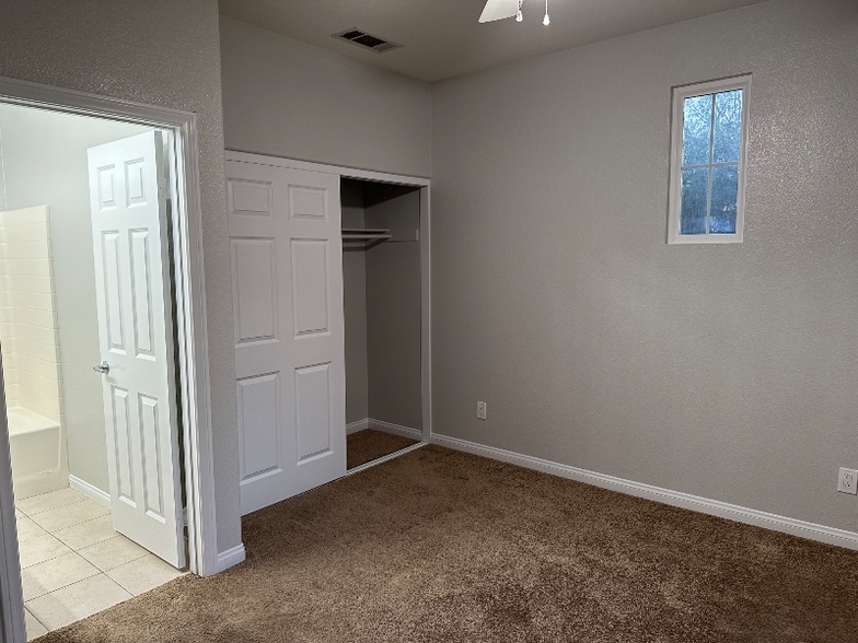 Building Photo - 6120 Paseo Valiente