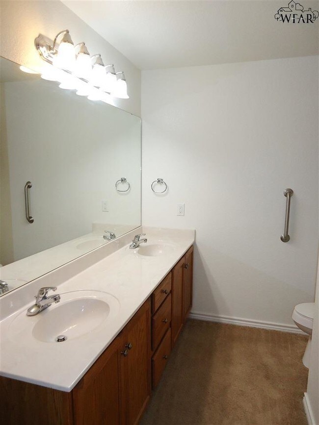 Building Photo - 4823 Belair Blvd