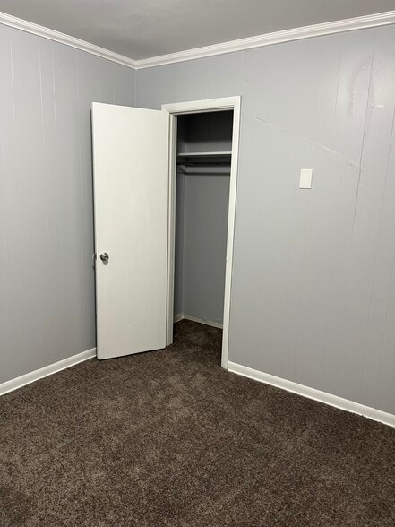 Building Photo - 2437 Herman St